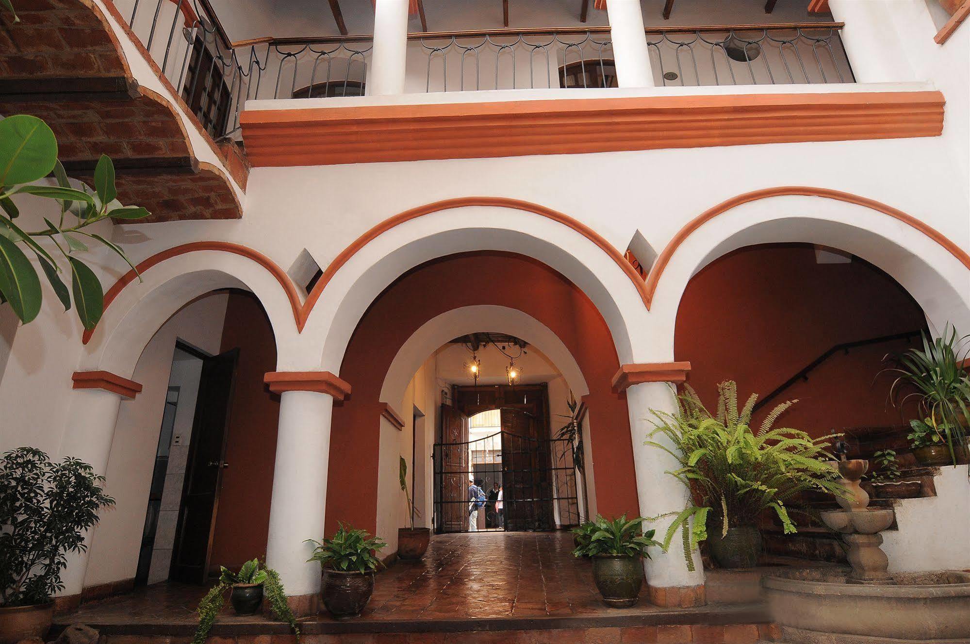 Hostal Recoleta Sur Sucre Exterior photo